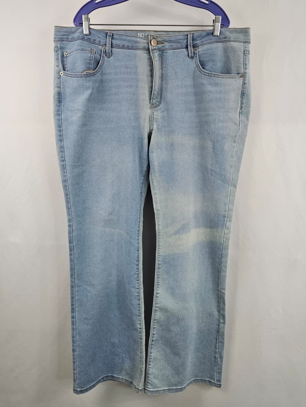 No Boundaries Wmn's Plus Size Light Bleached Wash Boot Cut Mid Rise Jeans, Sz 21